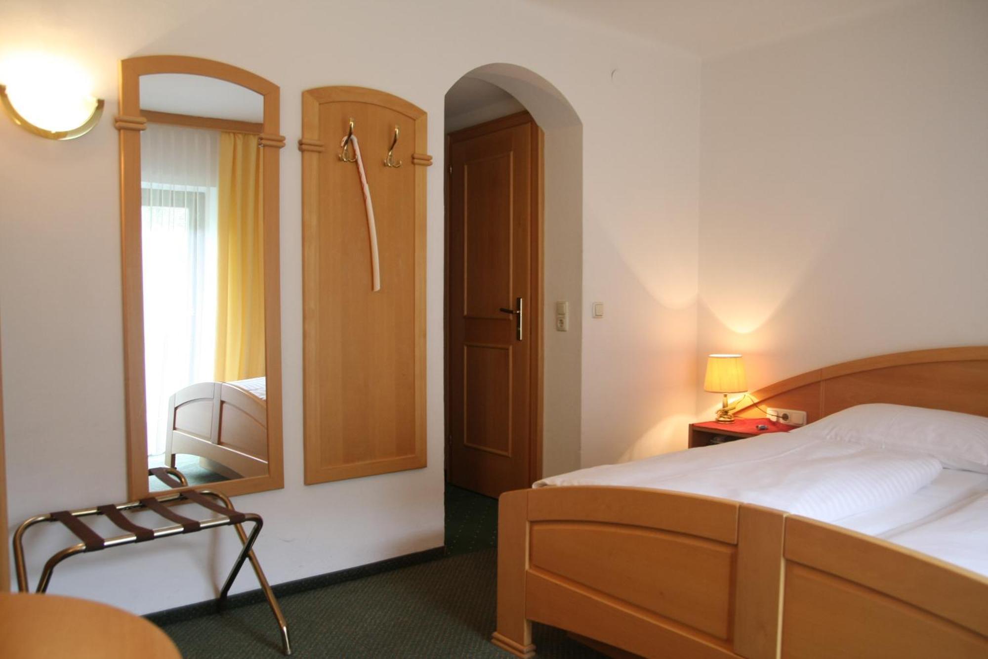 Hotel-gasthof Am Riedl Pensión 3*